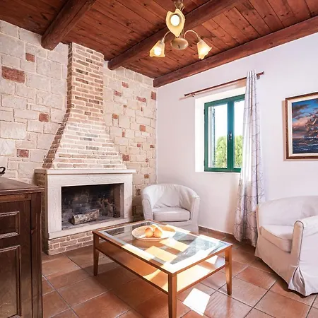 Neriides Villa *